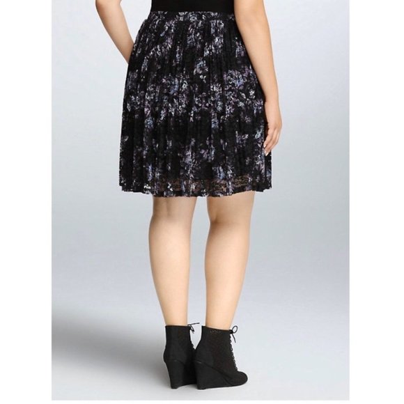 Torrid NEW Flirty Lace Floral Skater Skirt 3X - Picture 2 of 8